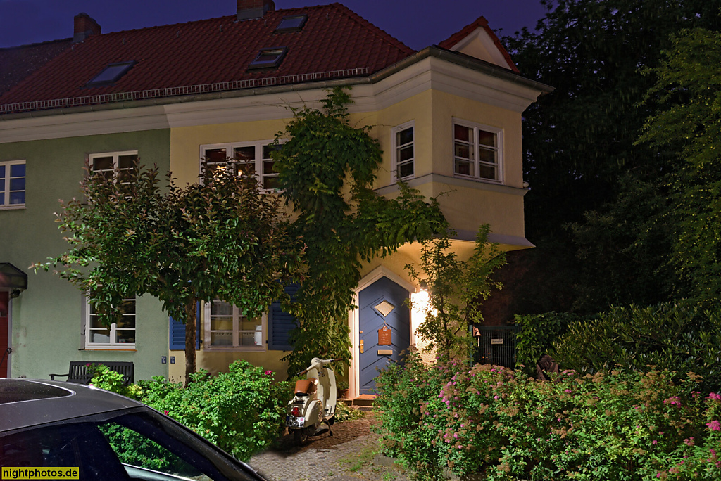 Berlin Neukölln Britz Hufeisensiedlung erbaut von Bruno Taut und Martin Wagner 1925-1933. Seit 2008 UNESCO-Welterbe. Hanne Nüte 99