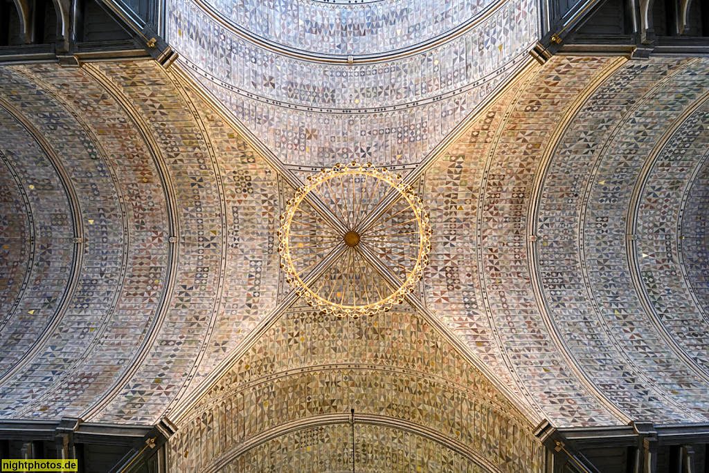 Plön Nikolaikirche. Erstbau 1691. Nach Brand Wiederaufbau 1866-1868 durch den preussischen Baurat Hermann Georg Krügerin in Neoromanik. Gewölbe von Künstler Carl Frey