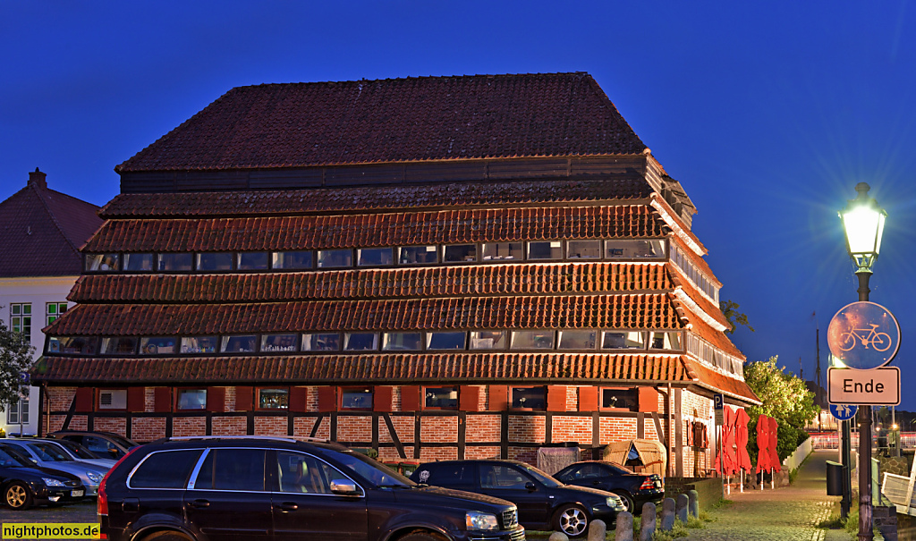 Neustadt in Holstein. Pagodenspeicher erbaut 1830 von Zimmermann Carl Friedrich Trahn für Kaufmann Adam Jansen. Saniert 1991. Untere Querstrasse 3 am Neustädter Binnenwasser