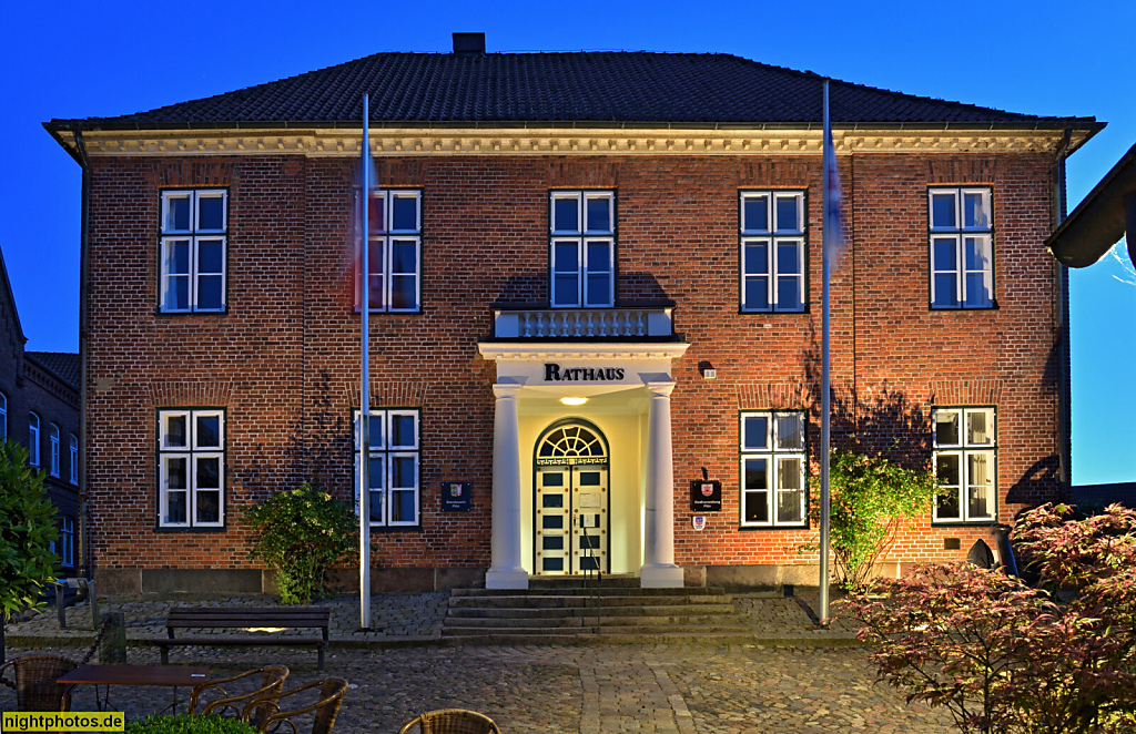Plön. Rathaus erbaut 1816-1818 als Amtsgericht von Baumeister Christian Frederik Hansen am alten Markt. Schlossberg 3