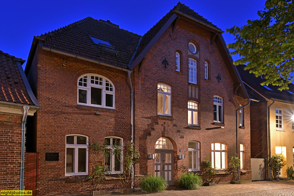 Plön. Ehemaliges Compastorenhaus erbaut 1906 von Kirchenbaumeister Wilhelm Voigt. Übergiebelter Risalit. Markt 24