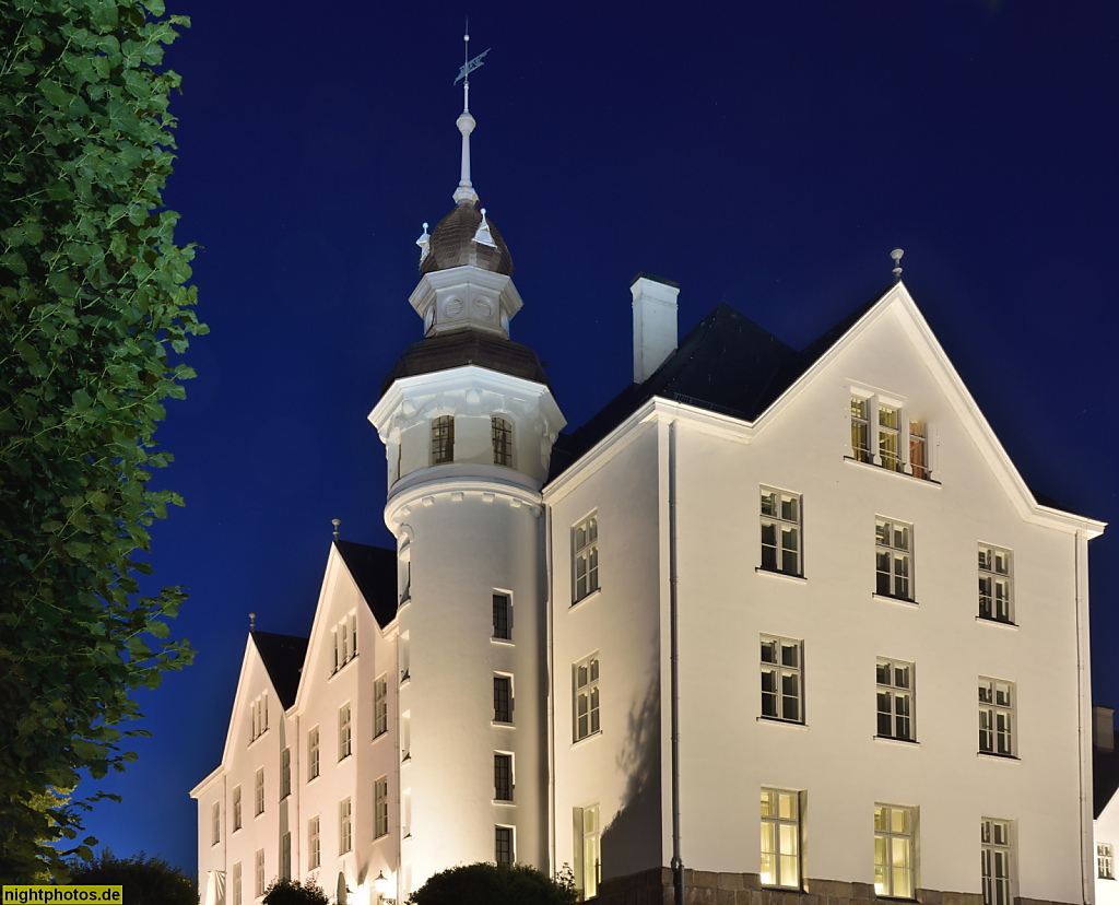 Schloss Plön. Fielmann-Akademie. Dreiflügelanlage mit Ehrenhof. Erbaut 1633-1636 von und für Joachim Ernst von Schleswig-Holstein-Plön im Renaissancestil. Saniert 2002-2006