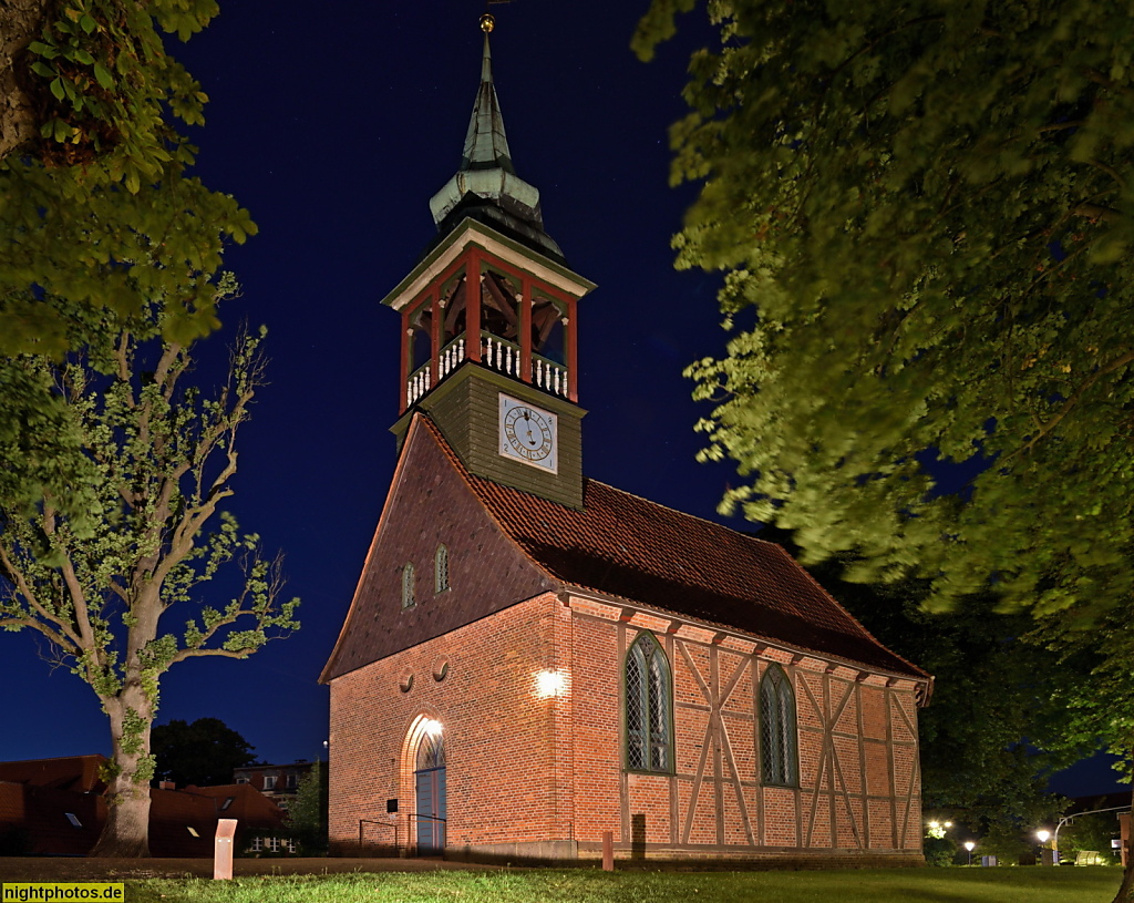 Plön. Johanniskirche erbaut 1685 für Herzog Hans Adolf als barocke Saalkirche in Fachwerkbauweise. Neogotischer Umbau 1861 und 1910. Glockenturm als Dachreiter mit Zwiebeldach. Johannisstrasse 52
