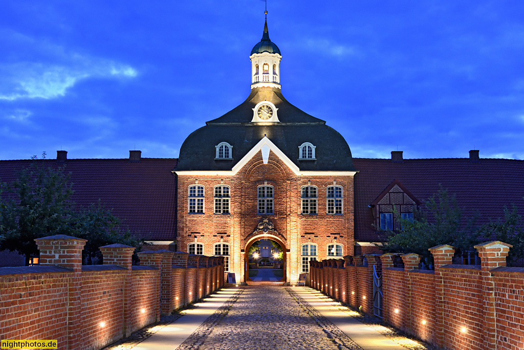 Neustadt in Holstein. Altenkrempe. Kulturgut Hasselburg der Stahlberg Stiftung. Torhaus erbaut 1763 von Georg Greggenhofer für Graf Gerhard von Dernath