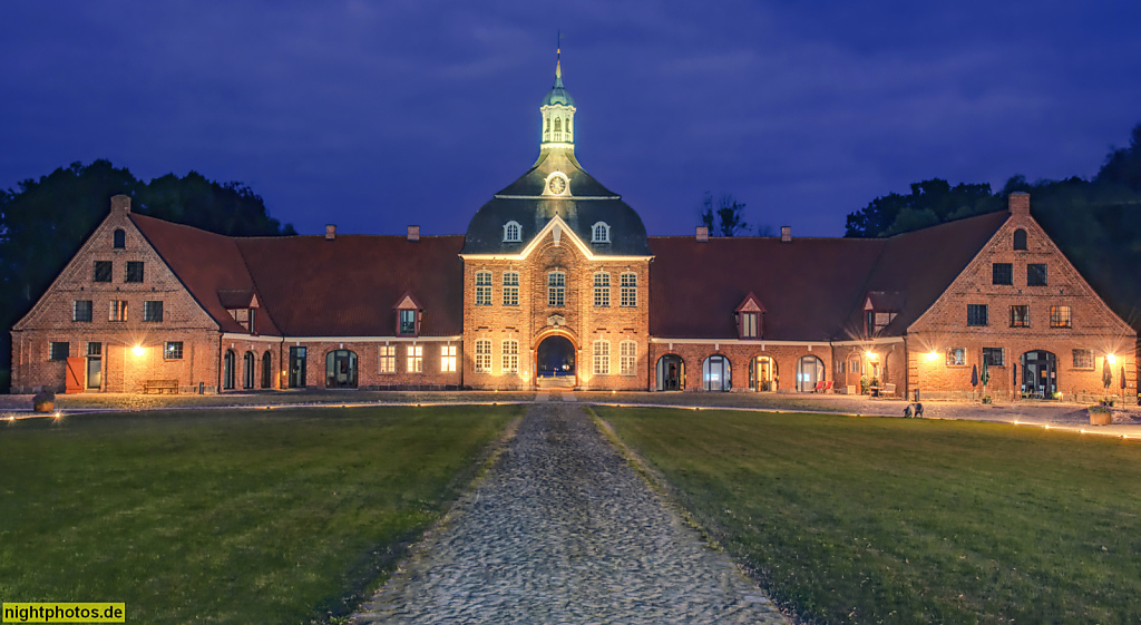 Neustadt in Holstein. Altenkrempe. Kulturgut Hasselburg der Stahlberg Stiftung. Torhaus erbaut 1763 von Georg Greggenhofer für Graf Gerhard von Dernath