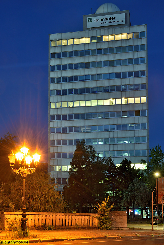 Berlin Charlottenburg. Fraunhofer Institut für Nachrichtentechnik erbaut 1963-1968 von Carl Heinz Schwennicke als Heinrich-Hertz-Institut für Schwingungsforschung. Einsteinufer 37