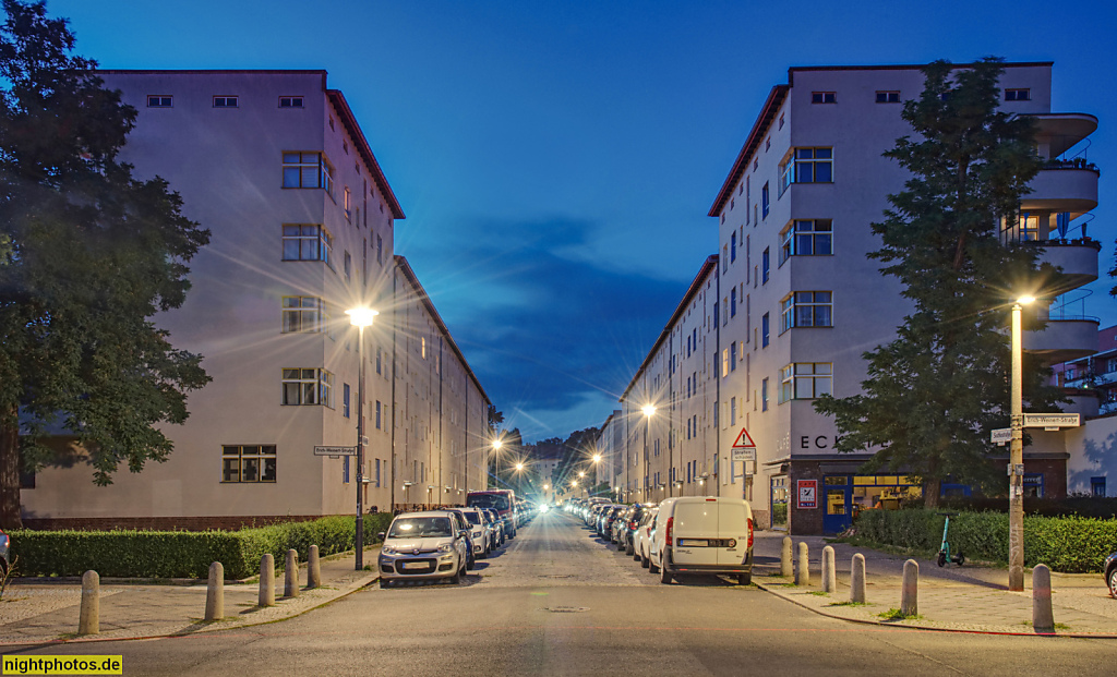 Berlin Prenzlauer Berg. Wohnstadt Carl Legien. Erbaut 1928-1930 von Bruno Taut und Franz Hillinger für GEHAG. Siedlung der Berliner Moderne im UNESCO Weltkulturerbe. Erich-Weinert-Strasse Ecke Sodtkestrasse