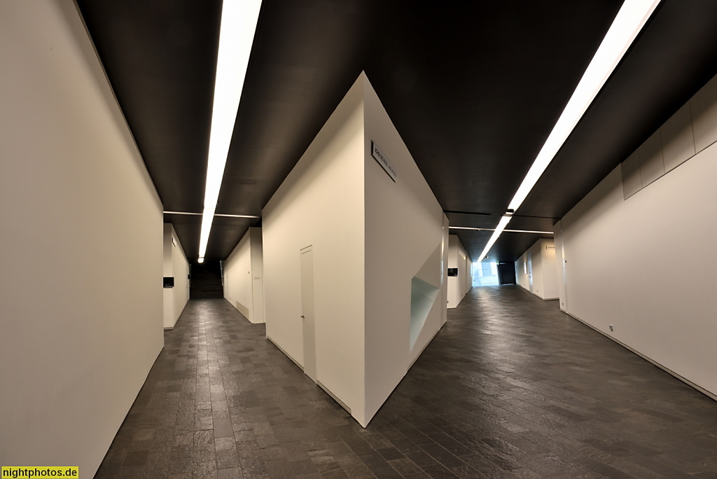 Berlin Kreuzberg Jüdisches Museum erbaut 1992-1997 von Daniel Libeskind. Lindenstrasse 9-14. Achse des Exils