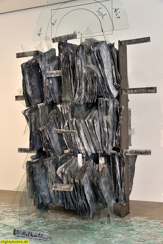 Berlin Kreuzberg Jüdisches Museum erbaut 1992-1997 von Daniel Libeskind. Lindenstrasse 9-14. Schewirat ha-Kelim von Anselm Kiefer. Kosmisches Konzept der Kabbala