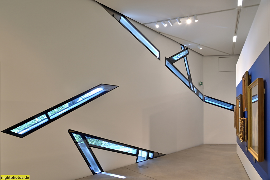 Berlin Kreuzberg Jüdisches Museum erbaut 1992-1997 von Daniel Libeskind. Lindenstrasse 9-14. Schlitzfenster