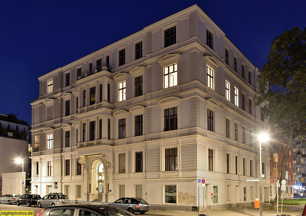 erlin Schöneberg. Altbau Mietshaus erbaut 1875 von H. Lauenburg. Kurmärkische Strasse 11-13 Ecke Zietenstrasse 1