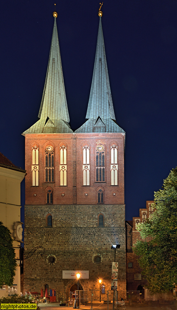 Berlin Mitte. Nikolaikirche erbaut 1230-1250. Neugotischer Umbau 1876-1878 von Hermann Blankenstein. Wiederaufbau 1980-1983. Nikolaiviertel