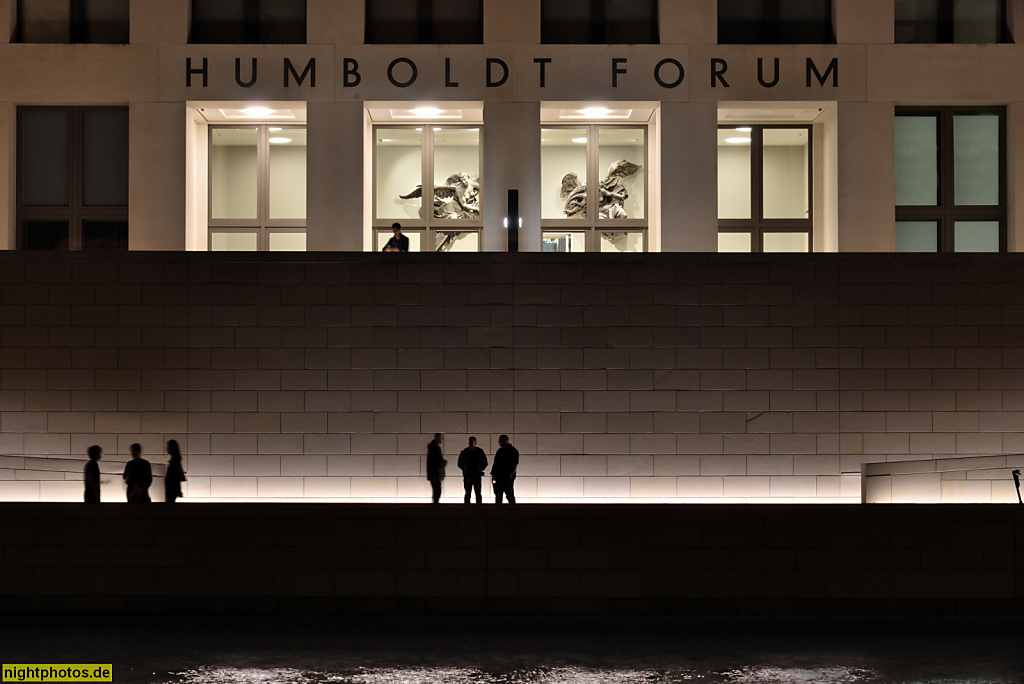 Berlin Mitte Humboldt Forum. Rekonstruktion von Architekt Franco Stella 2020. Ostfassade mit Spreeufer Promenade