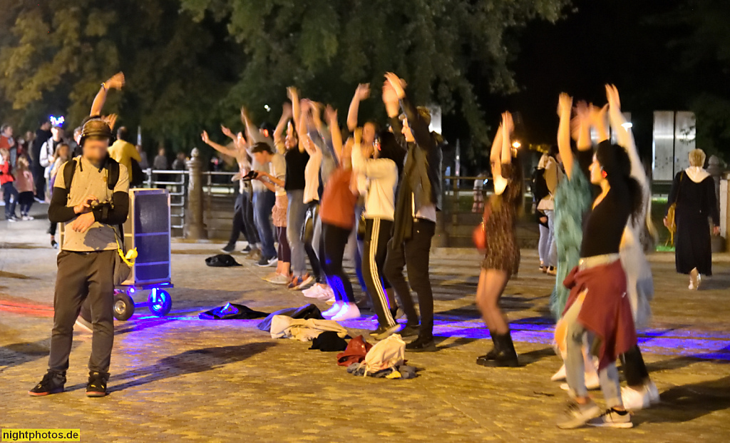Berlin Mitte. Street Dance mit Silent Move vor dem Humboldt Forum
