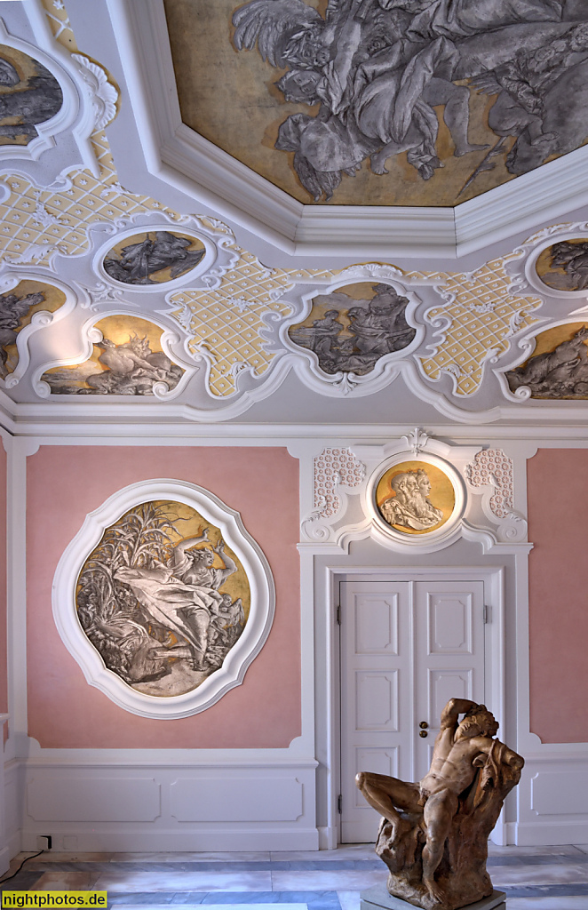 Berlin Mitte Bode-Museum erbaut 1898-1904 von Ernst von Ihne in Neobarock für Kaiser Wilhelm II. Der Barberinische Faun. Vincenzo Pacetti. Rom 1799. Gebrannter Ton