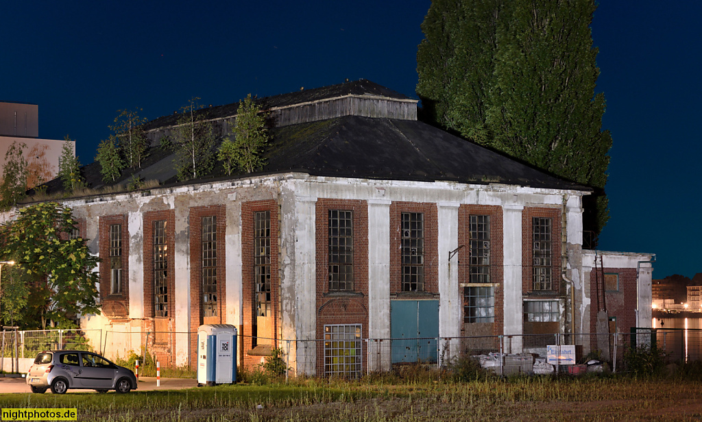 Berlin Spandau Haselhorst Wasserstadt. Ehemalige Fabrikhalle der Königlichen Pulverfabrik erbaut 1914-1918 als Stahlbetonskelettbau mit Mauerwerk in der Daumstrasse 85