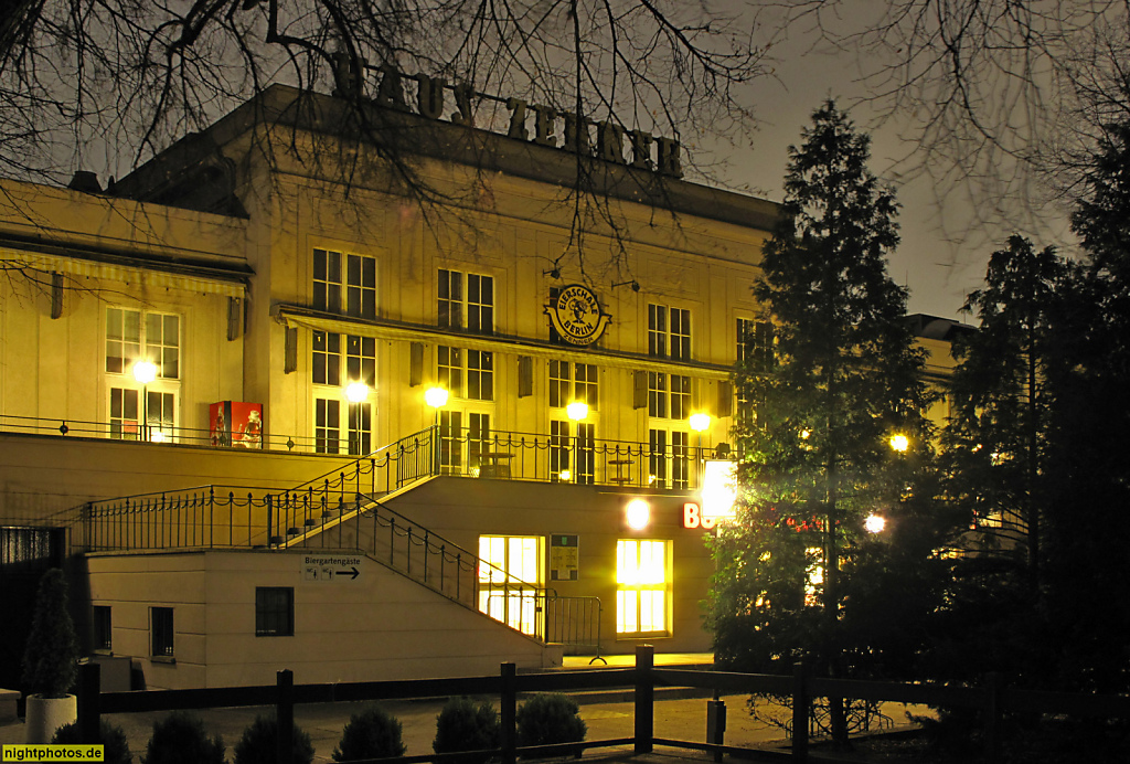 Berlin Alt-Treptow. Spreeufer am Zenner mit Biergarten. Erbaut 1821-1822 von Friedrich Wilhelm Langerhans. Wiederaufbau 1954-1956 von Hermann Henselmann. Alt-Treptow 15-17