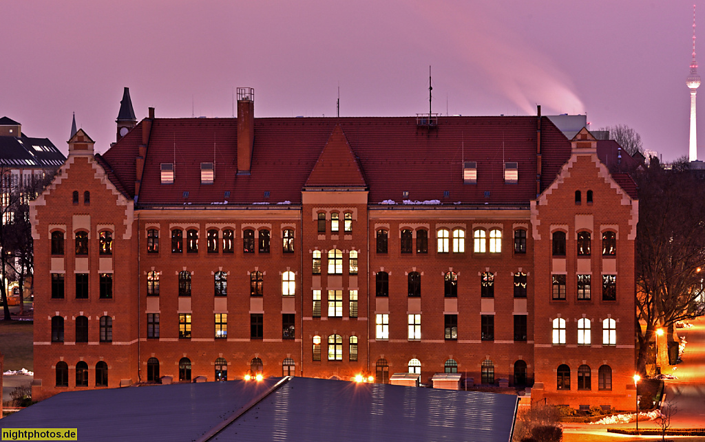 Berlin Treptow Bundeskriminalamt und Bundesamt für Verfassungsschutz. Erbaut 1901-1904 als Kaserne des Telegraphenbataillons Nr 1 von Wellmann und Luedecke. Am Treptower Park 5-8 Ecke Elsenstrasse