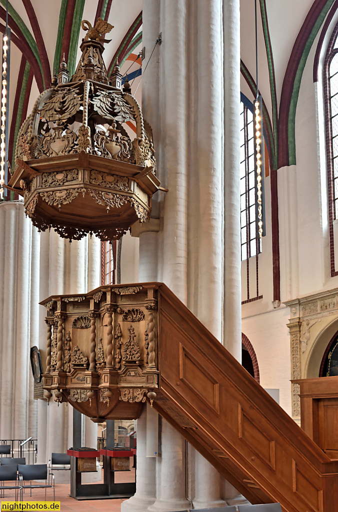 Berlin Mitte Nikolaikirche. Stiftung Stadtmuseum Berlin. Kanzel aus Eichenholz des Franziskanerkloster geschnitzt 1662. Aktuell Rekonstruiert. Knorpelstil des Frühbarock