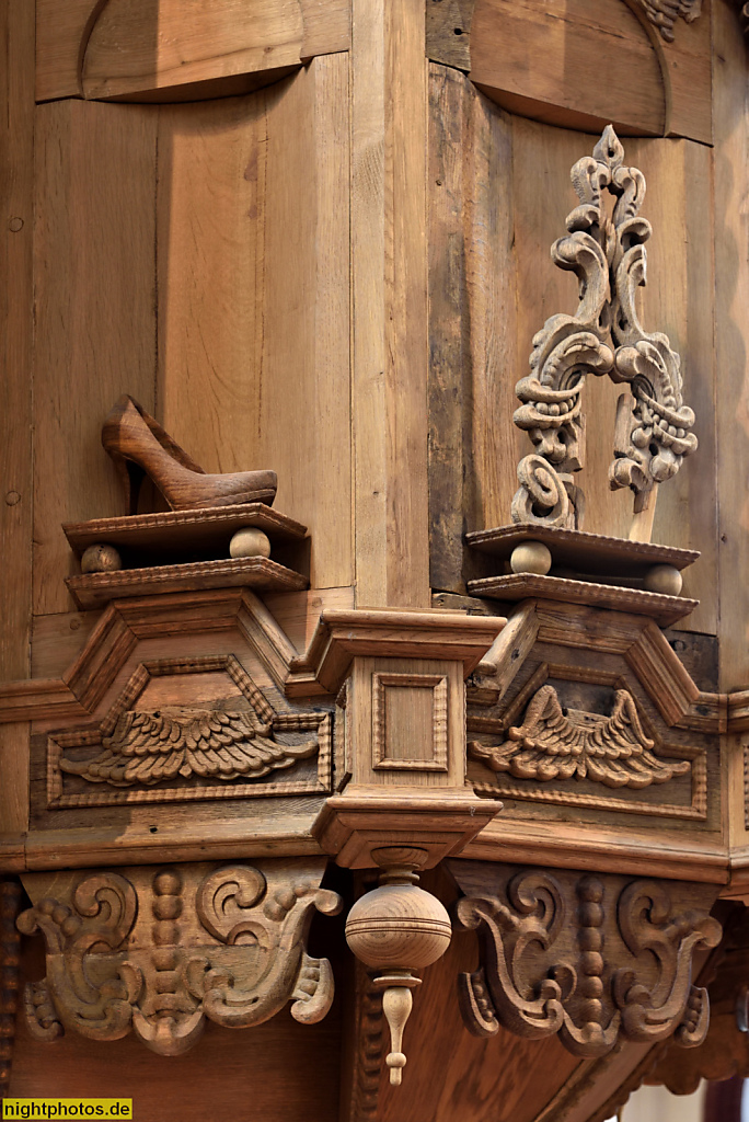 Berlin Mitte Nikolaikirche. Stiftung Stadtmuseum Berlin. Kanzel aus Eichenholz des Franziskanerkloster geschnitzt 1662. Aktuell Rekonstruiert. Knorpelstil des Frühbarock