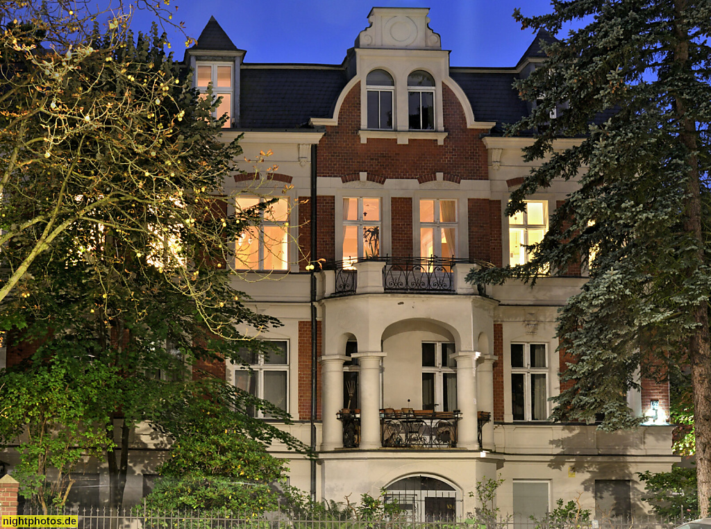 Berlin Lichterfelde Mietshaus erbaut 1899-1900 von Friedrich Simon und August Dehmel. Drakestrasse 62Berlin Lichterfelde Mietshaus erbaut 1899-1900 von Friedrich Simon und August Dehmel. Drakestrasse 62