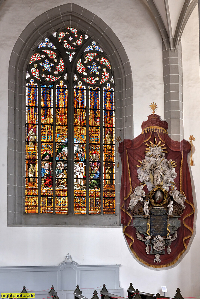 Görlitz St. Peter und Paul Kirche erbaut 1425-1497 von Conrad Pflüger. Urban Laubanisch. Blasius Börer. Glasgemälde von 1893 'Jesus im Tempel'. Epitaph