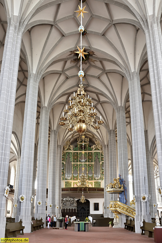 Görlitz St. Peter und Paul Kirche erbaut 1425-1497 von Conrad Pflüger. Urban Laubanisch. Blasius Börer. Spätgotisches Mittelschiff mit Pfeilern unter Netz- und Sternrippengewölbe. Sonnenorgel