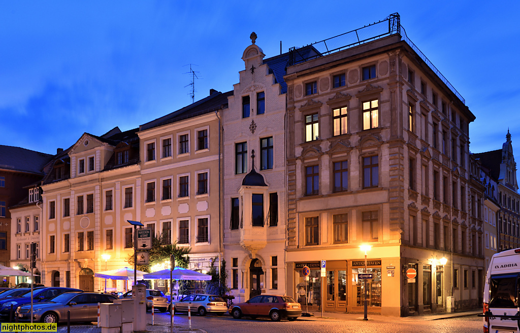 Görlitz. Eck-Mietshaus erbaut um 1860. Breite Strasse 1. Links Obermarkt 19. Haus mit Spitzerker und Stufengiebel von 1890