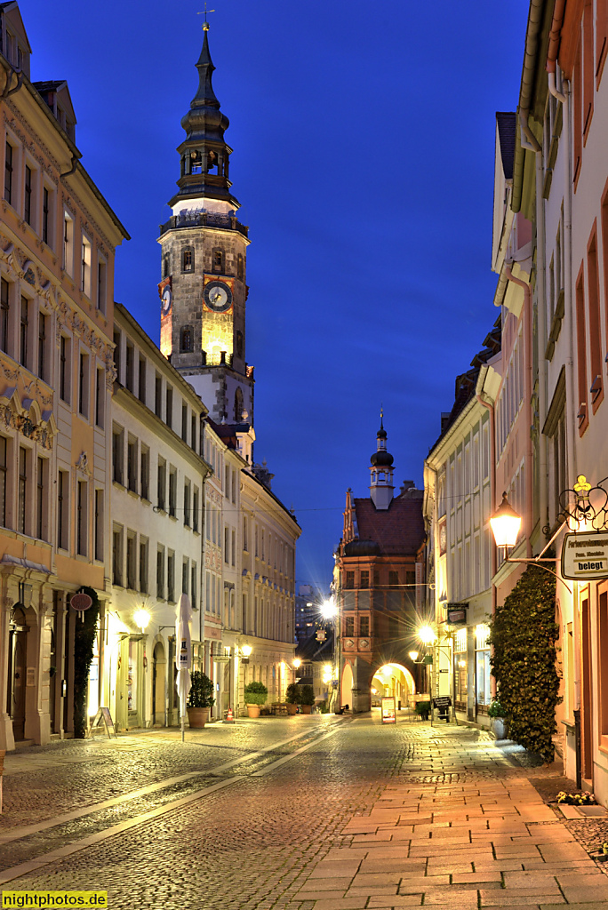 Görlitz. Brüderstrasse mit Rathausturm und mittig Schönhof. Wohnhaus erbaut 1525 von Wendel Roskopf als bürgerliche Renaissancehaus. Brüderstrasse 8