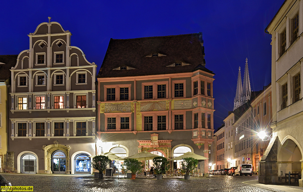 Görlitz. Ratscafe in der ehem Ratsapotheke erbaut 1552 von Wendel Roskopf mit doppelstöckigem Renaissanceerker. Umbau 1771 für Apotheker Benjamin August Struve. Sonnenuhren 'Solarium' und 'Arachne' an der Fassade von Bartholomäus Scultetus. Untermarkt 24