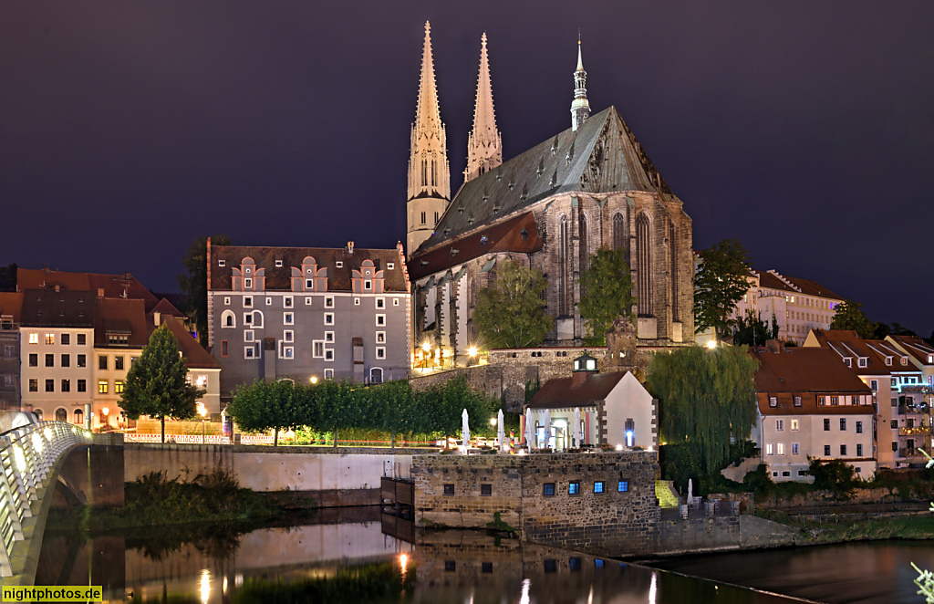 Görlitz. Altstadtbrücke Most Staromiejski ueber die Lausitzer Neisse mit Waidhaus. St. Peter und Paul Kirche. Stadtmauer. Wehr mit Bollwerk an ehemaliger Vierradenmühle