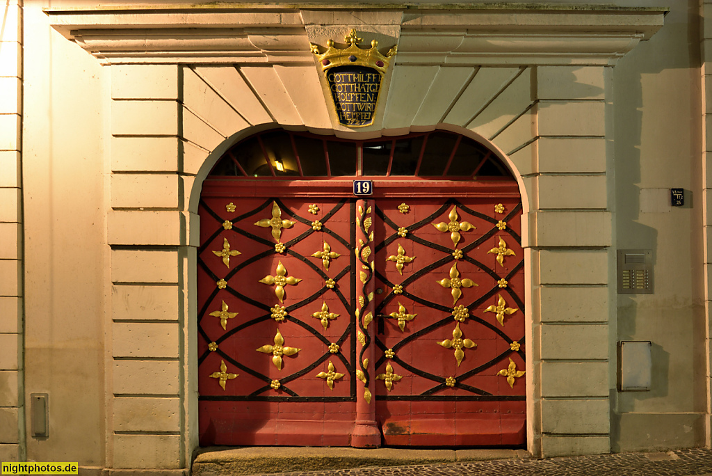 Görlitz. Barockes Wohnhaus erbaut 1727 mit graviertem Portalschlusstein Putzquaderung und Gesims. Neissstrasse 19