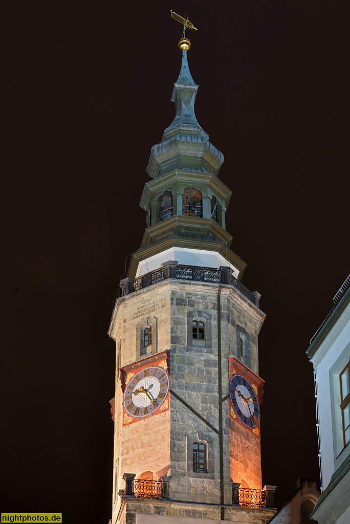 Görlitz. Altes Rathaus. Rathausturm mit Dachlaterne erbaut 1511-1516 von Stadtwerkmeister Albrecht Stieglitzer am Untermarkt 6 aus Werksteinquadern. Turmsockel teilverputzt mit Eckquaderung