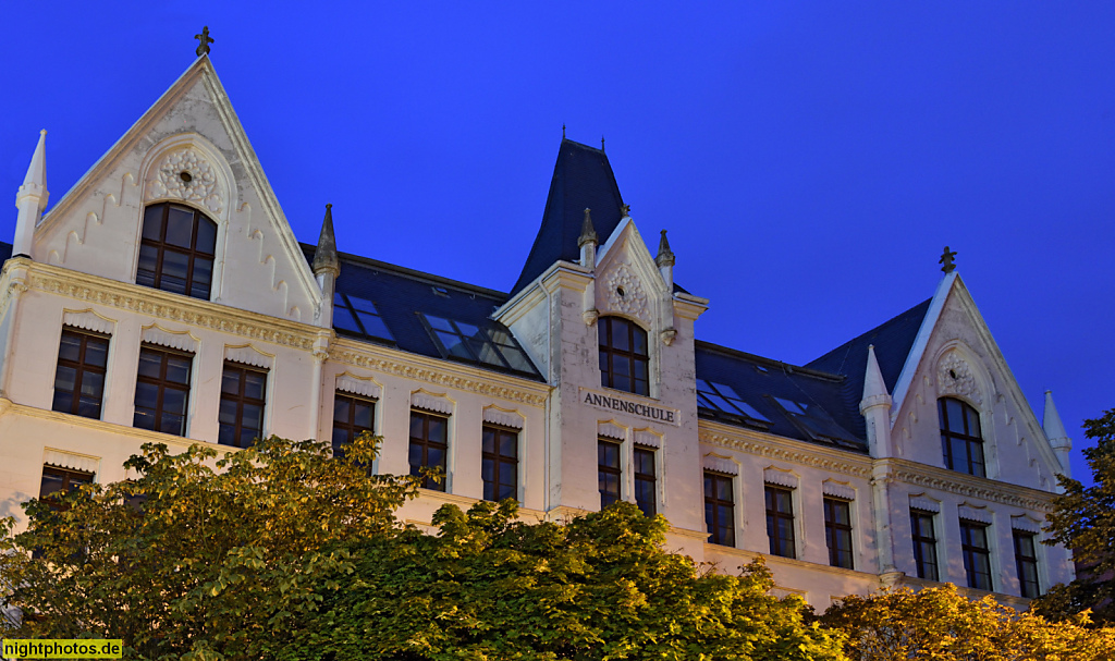 Görlitz. Augustum-Annen-Gymnasium. Erweiternder Neubau erbaut 1903. Gotisch. Gegründet 1565 als Anbau der Annenkapelle erbaut 1508-1512 von Ratsbaumeister Alfred Stieglitzer für Hans Frenzel. Umbau 1871