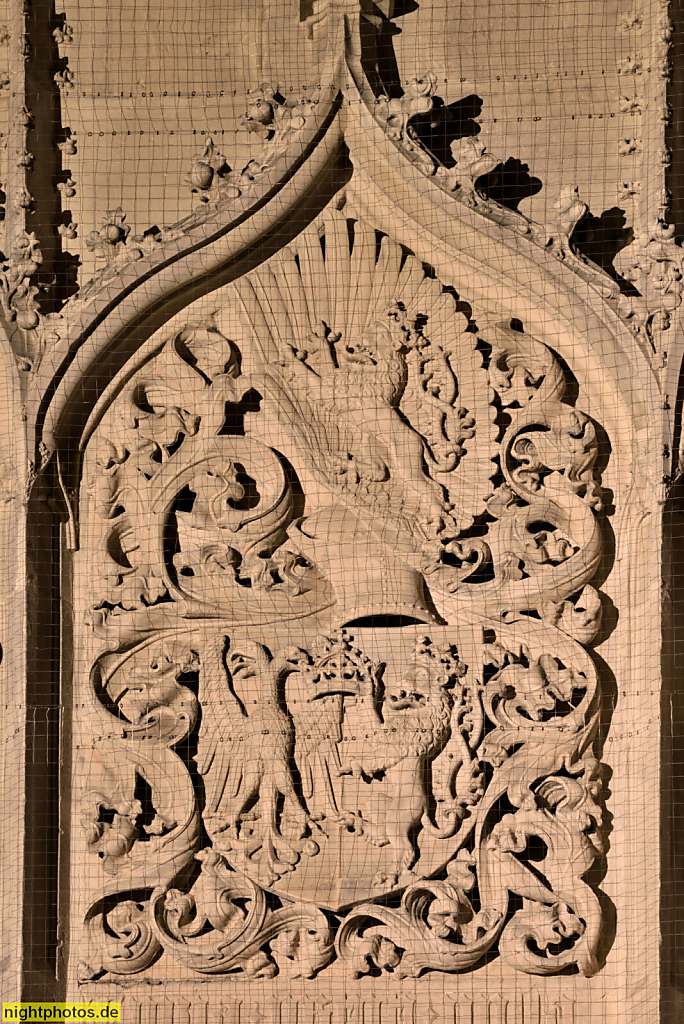 Görlitz. Frauenturm am Marienplatz erbaut 1250. Sandsteinrelief mit Stadtwappen verliehen 1433 von Kaiser Sigismund. Relief erschaffen von Briccius Gauske