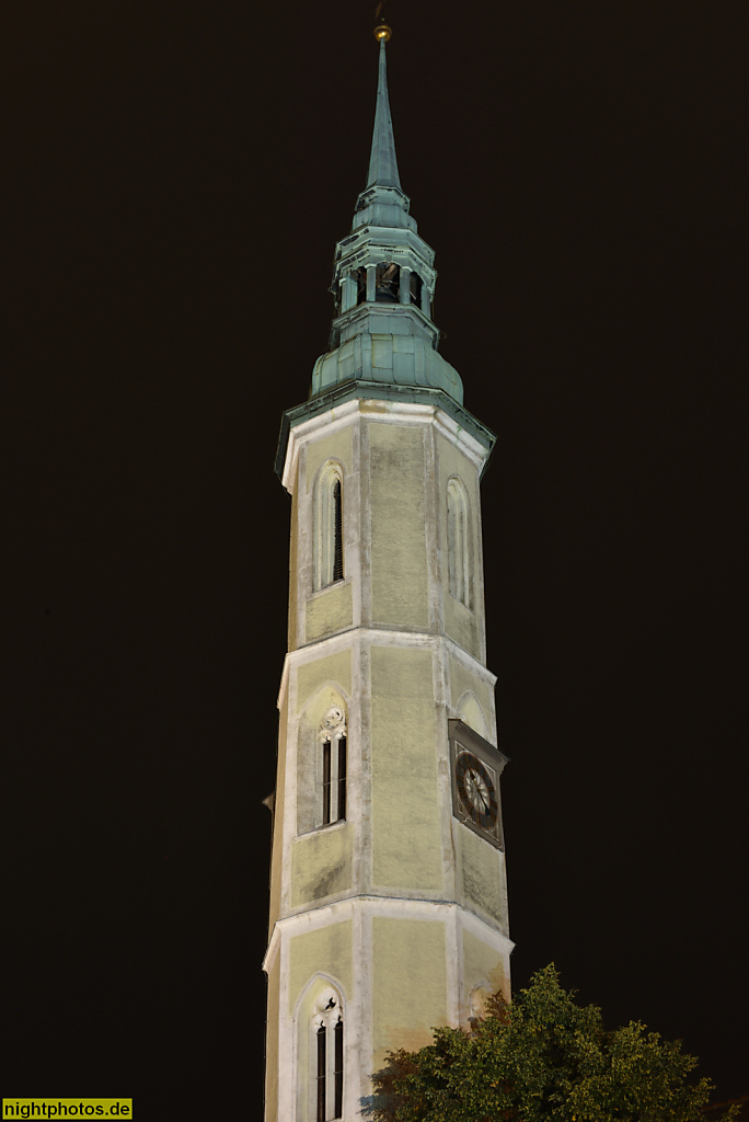 Görlitz. Obermarkt mit Dreifaltigkeitskirche erbaut 1420-1450 als gotische Franziskaner Klosterkirche mit Turm 'Mönch'. Heutige Form seit 1508. Saalkirche