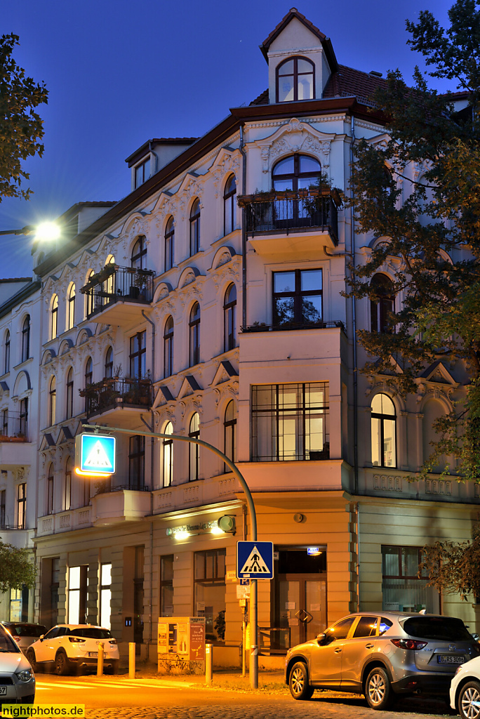 Berlin Steglitz. Mietshaus erbaut 1899-1900 von Friedrich Suchland für Albert Böttcher. Schützenstrasse 52 Ecke Mittelstrasse 37