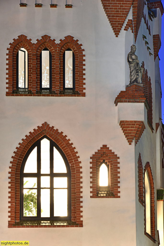 Berlin Steglitz. Gewerbebau erbaut 1898 von Gustav Lilienthal als Dampfwaschanstalt Germania im neogotischen Stil englischer Landhäuser. Saniert 2003-2013. Barsekowstrasse 14-16 Ecke Schalloppstrasse