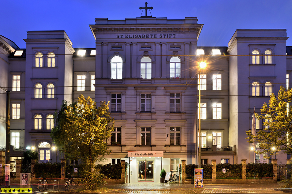 Berlin Prenzlauer Berg. St. Elisabeth Stift erbaut als Krankenhaus 1875-1876 von Friedrich August Wilhelm Strauch im Spätklassizismus. Erweiterung 1892 von Kurt Berndt. Eberswalder Strasse 17-18