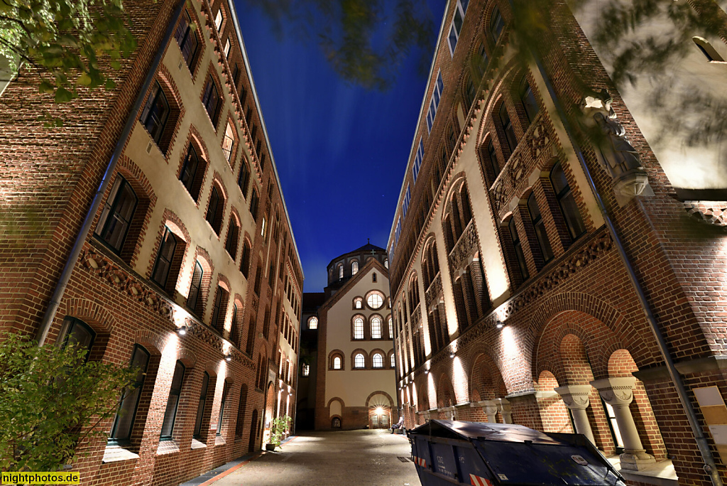 Berlin Prenzlauer Berg. Pfarrhaus der katholischen Herz-Jesu-Kirche erbaut 1897-1899 von Christoph Hehl und W. Colberg im neoromanischen Stil. Schönhauser Allee 182