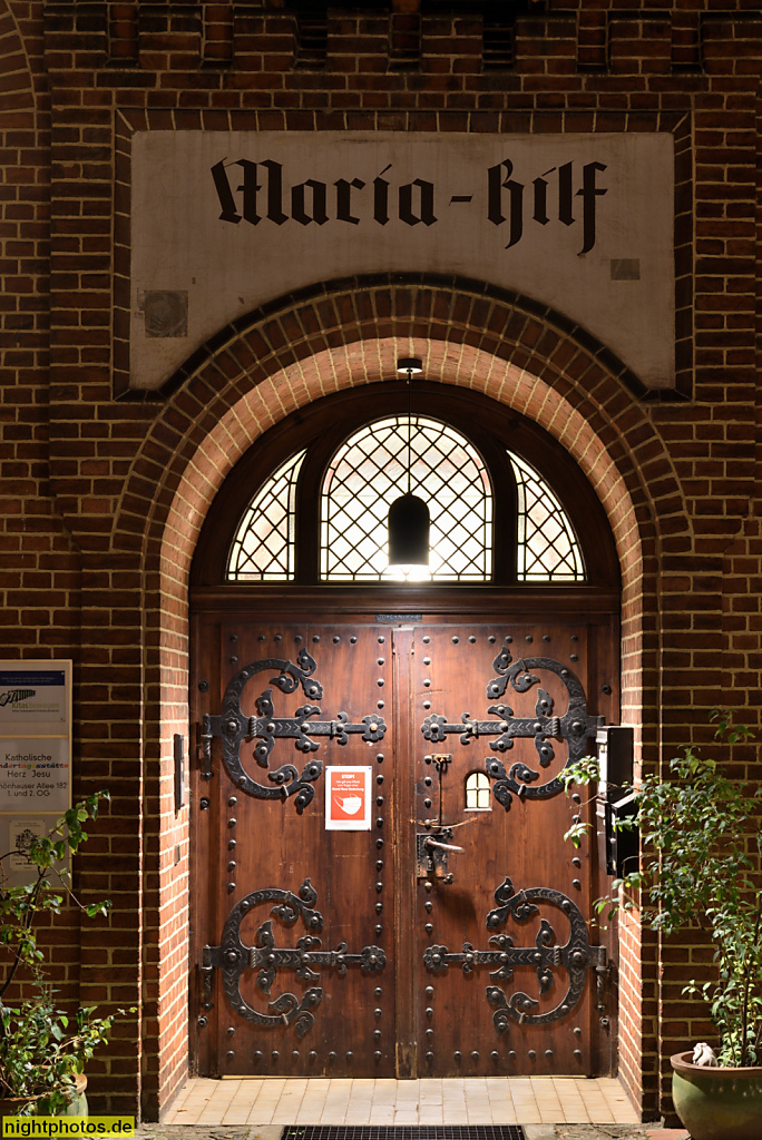 Berlin Prenzlauer Berg. Kindertagesstätte der katholischen Herz-Jesu-Kirche erbaut 1897-1899 von Christoph Hehl und W. Colberg im neoromanischen Stil. Schönhauser Allee 182