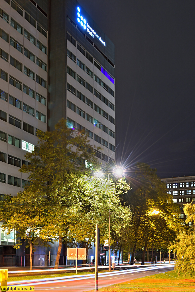 Berlin Wilmersdorf. Investitionsbank Berlin IBB seit 1995. Erbaut 1971-1975 von Horst Haseloff Klaus Hendel und Wolfgang Hotzel als Verwaltungsgebäude der Wohnungsbau-Kreditanstalt. Umbau 1996-1998 von Stankovic Bonnen. Bundesallee 210