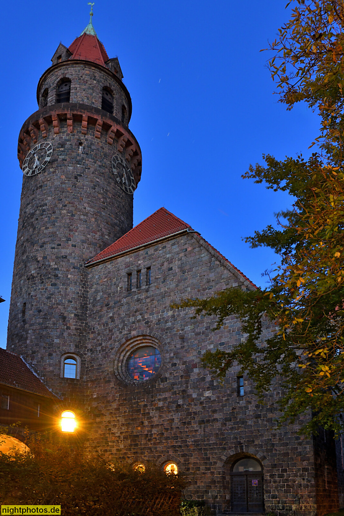 Berlin Steglitz. Lukaskirche. Im neuromanischem Stil aus Findlingsgranit erbaut 1914-1919 von Baurat Walter Kern an der Friedrichsruher Strasse 6a