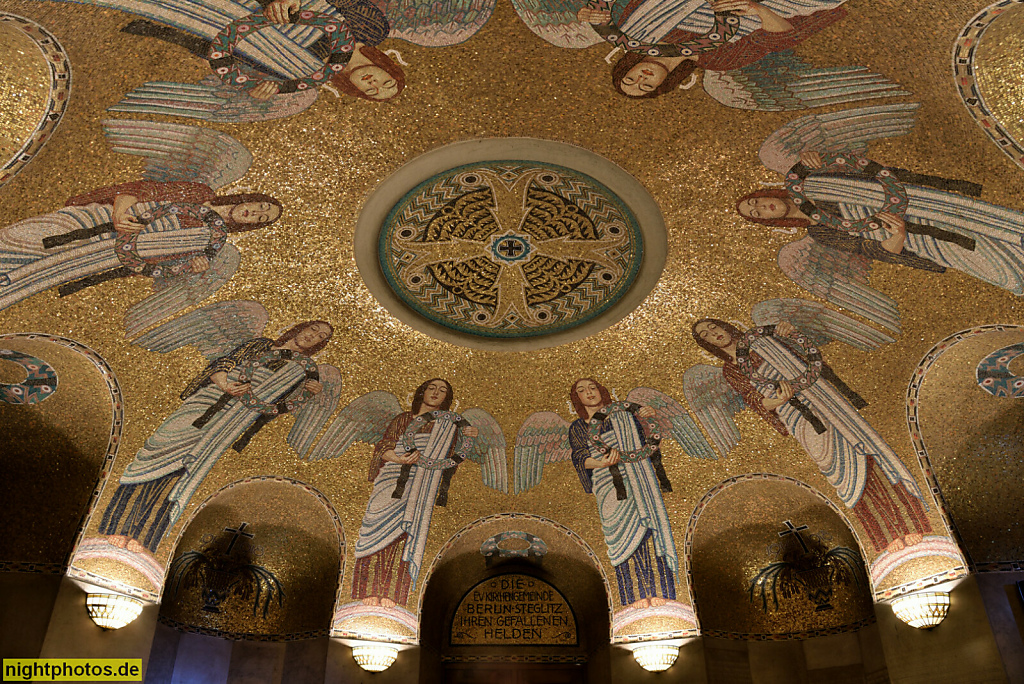 Berlin Steglitz. Lukaskirche. Im neuromanischem Stil erbaut 1914-1919 von Baurat Walter Kern. Trauerhalle für die Gefallenen des 1. Weltkriegs