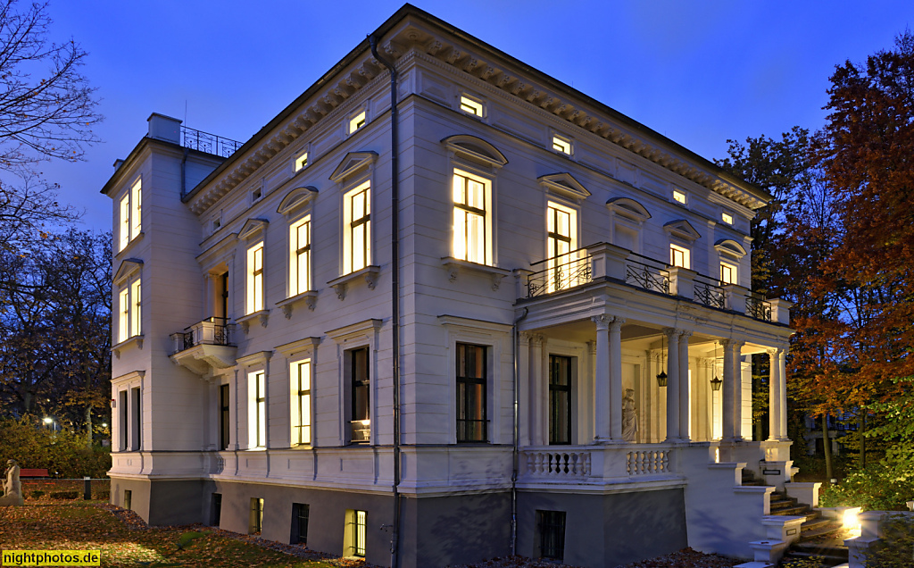 Berlin Südende. Haus der Musik der Leo-Borchardt-Musikschule Steglitz. Erbaut 1872-1873 als Wohnhaus für Bankier Eduard Mamroth. Sanierung 2010-2014 durch Pauly-Kayser und Grünewald Architekten. Grabertstrasse 4