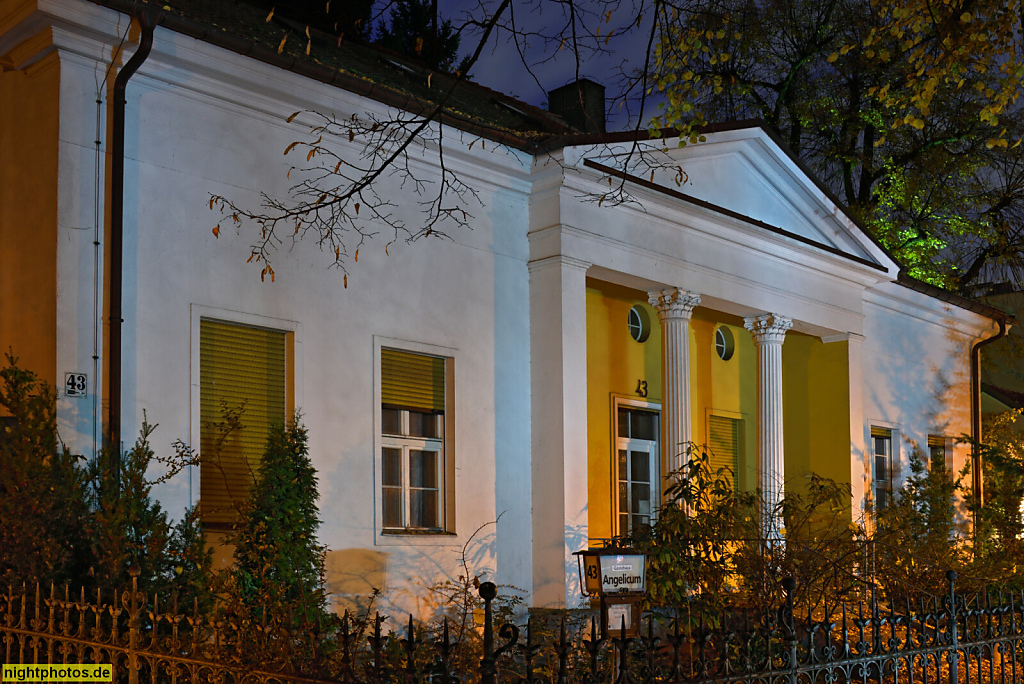 Berlin Lankwitz. Angelicum Gästehaus im Dominikus-Kloster der Gemeinschaft Chemin-Neuf. Erbaut 1875 als Villa von W. Sültmann. Wiederaufbau 1955 von Erich Glas. Alt-Lankwitz 43