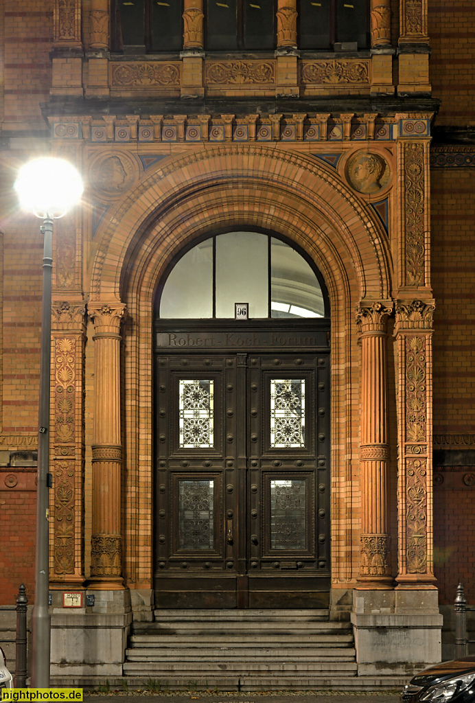 Berlin Mitte. Robert-Koch-Forum. Spätklassizistisch Erbaut 1873-1883 als Naturwissenschaftliche und medizinische Institute der Königlichen Universität Berlin. Portal. Dorotheenstrasse 96