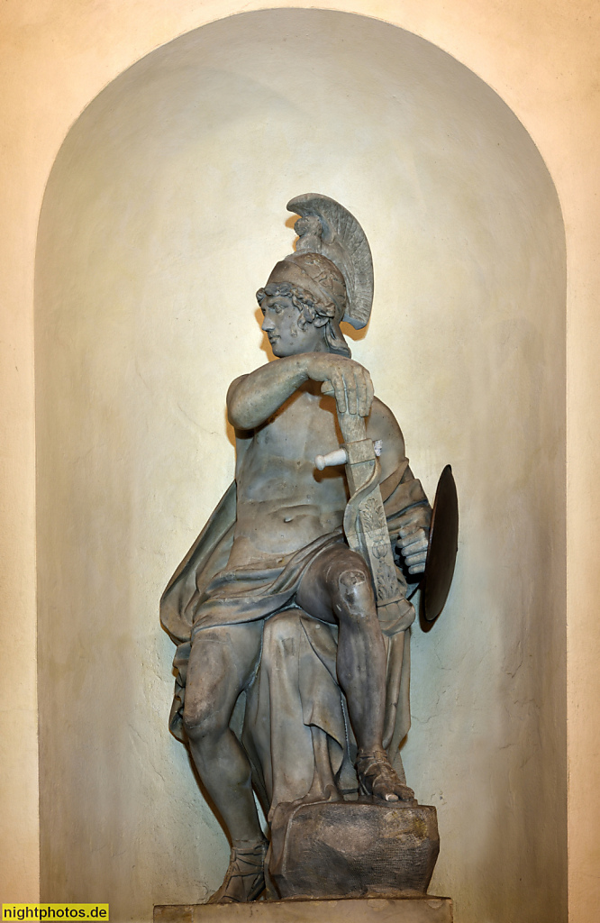 Berlin Mitte. Brandenburger Tor. Wandnische mit Mars-Statue auf der Südseite des Tors. Entwurf 1792 von Johann Gottfried Schadow. Ausgeführt 1794 von Bildhauer Karl Wichmann