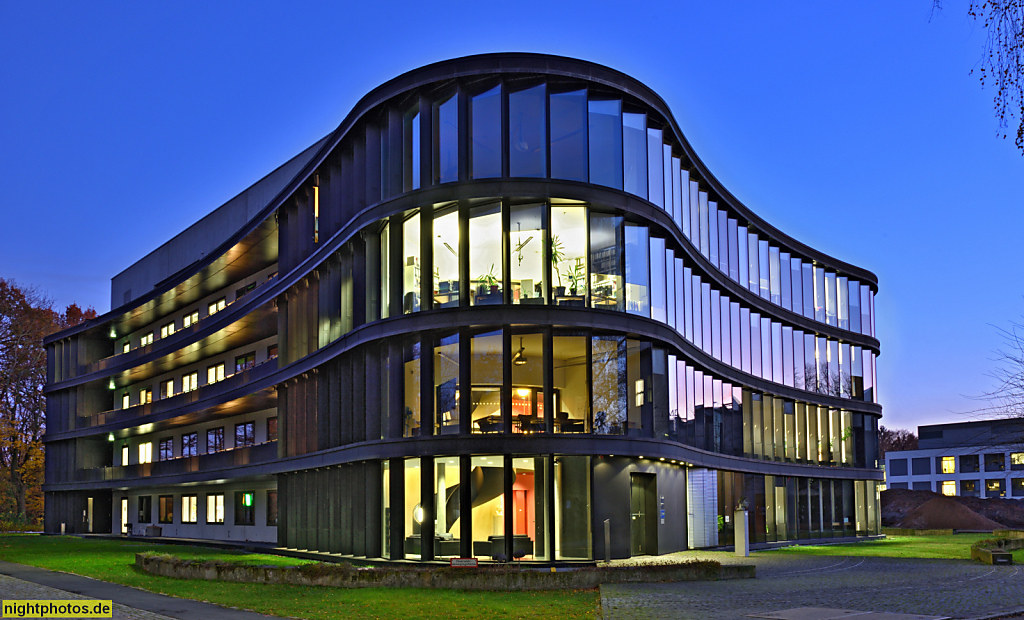 Berlin Buch. Nikolaj-Timoféeff-Ressovsky-Haus. Büro- und Laborgebäude erbaut 2005 von Volker Staab. Max-Delbrück-Centrum für Molekulare Medizin. MDC Leibniz-Institut für Molekulare Pharmakologie. Robert-Rössle-Strasse 10 Haus 87