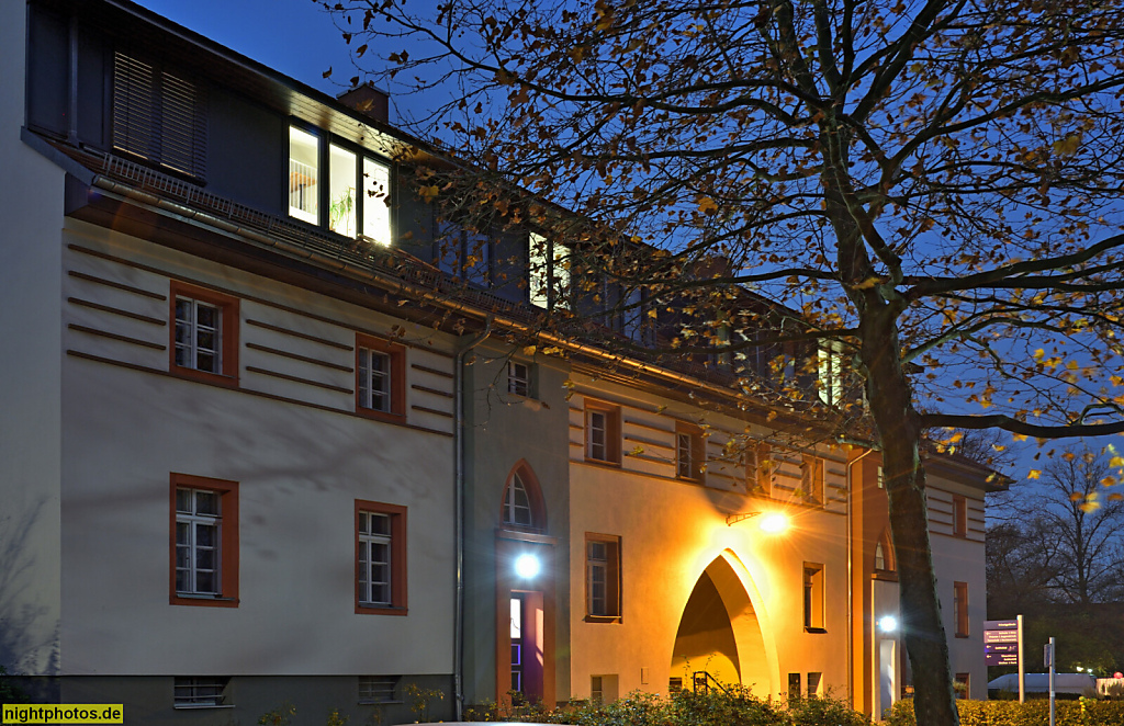 Berlin Schöneberg. Wohnsiedlung Lindenhof der GeWoSüd. Torhaus. Wiederaufbau 1953-1954 von Architekten Franz-Heinrich Sobotka und Gustav Müller. Röblingstrasse 27-29